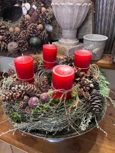 Handgemachter adventskranz mit - adventskranz,